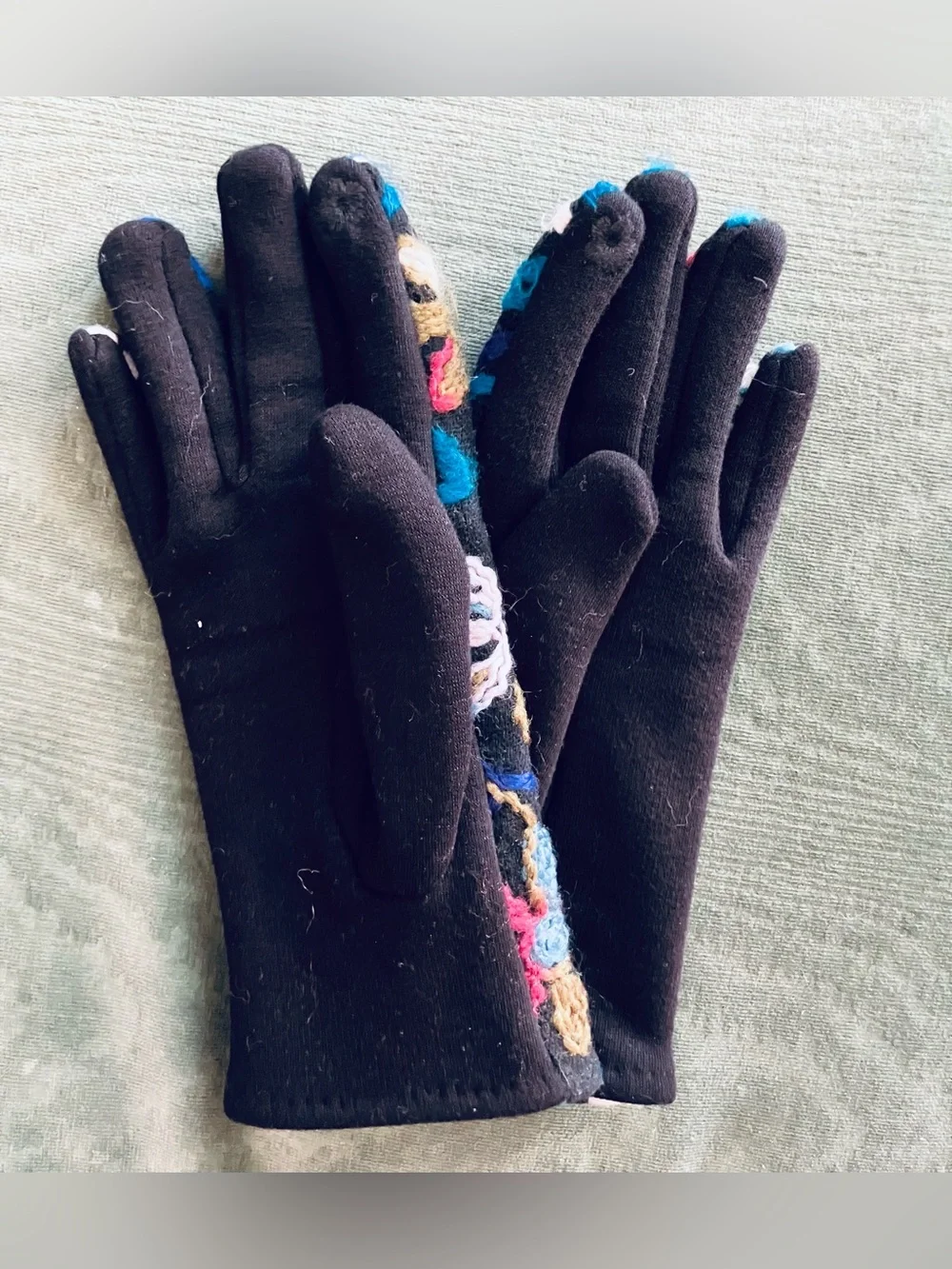 Women’s Touch-Screen Compatible Gloves One Size.